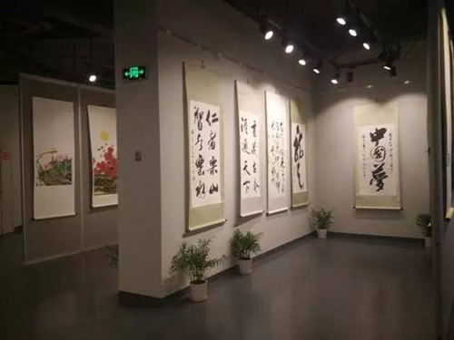 当代中国书画名家二十人联展：传统画派与新兴画派的碰撞